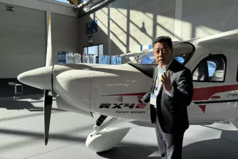 1000 Stunden elektrisch unterwegs: Testpilot Xiaoben Xu hat bereits mehr als 1000 Flugstunden mit der RX4E absolviert.