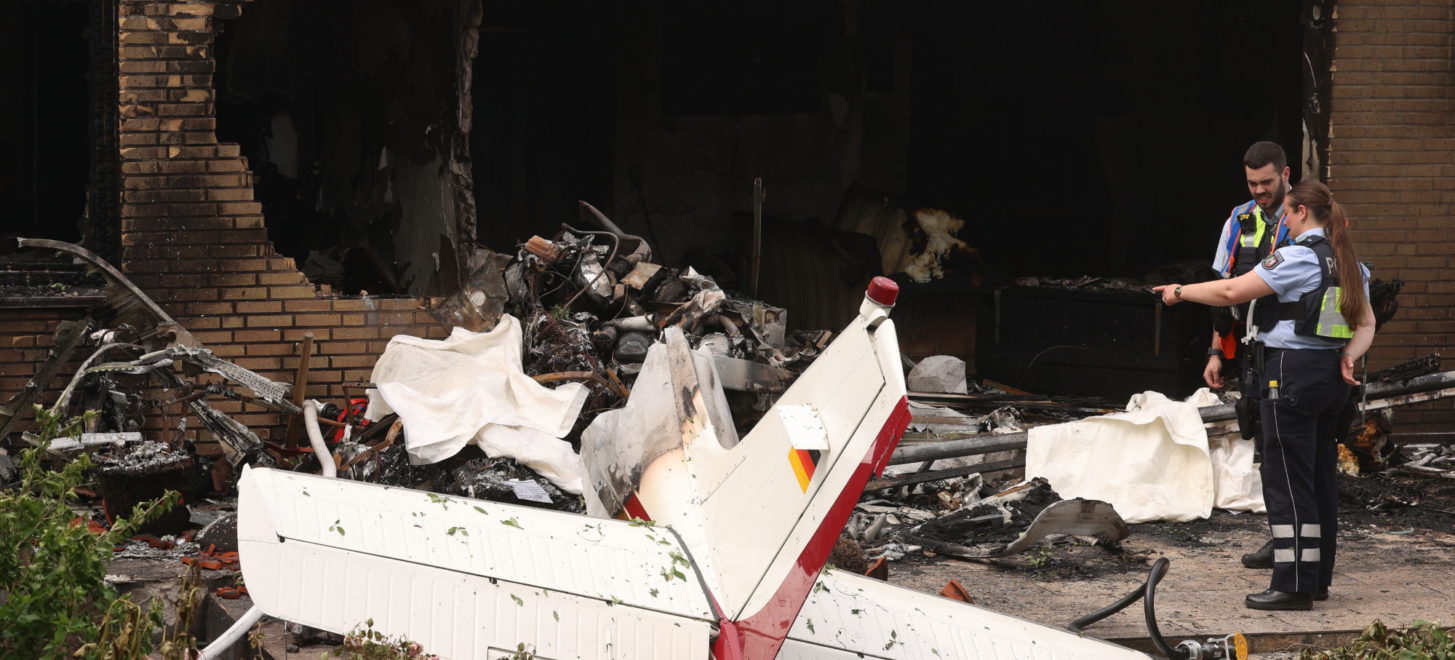 Flugzeugabsturz Kleinenbroich: Beechcraft stürzt auf Wohnhaus