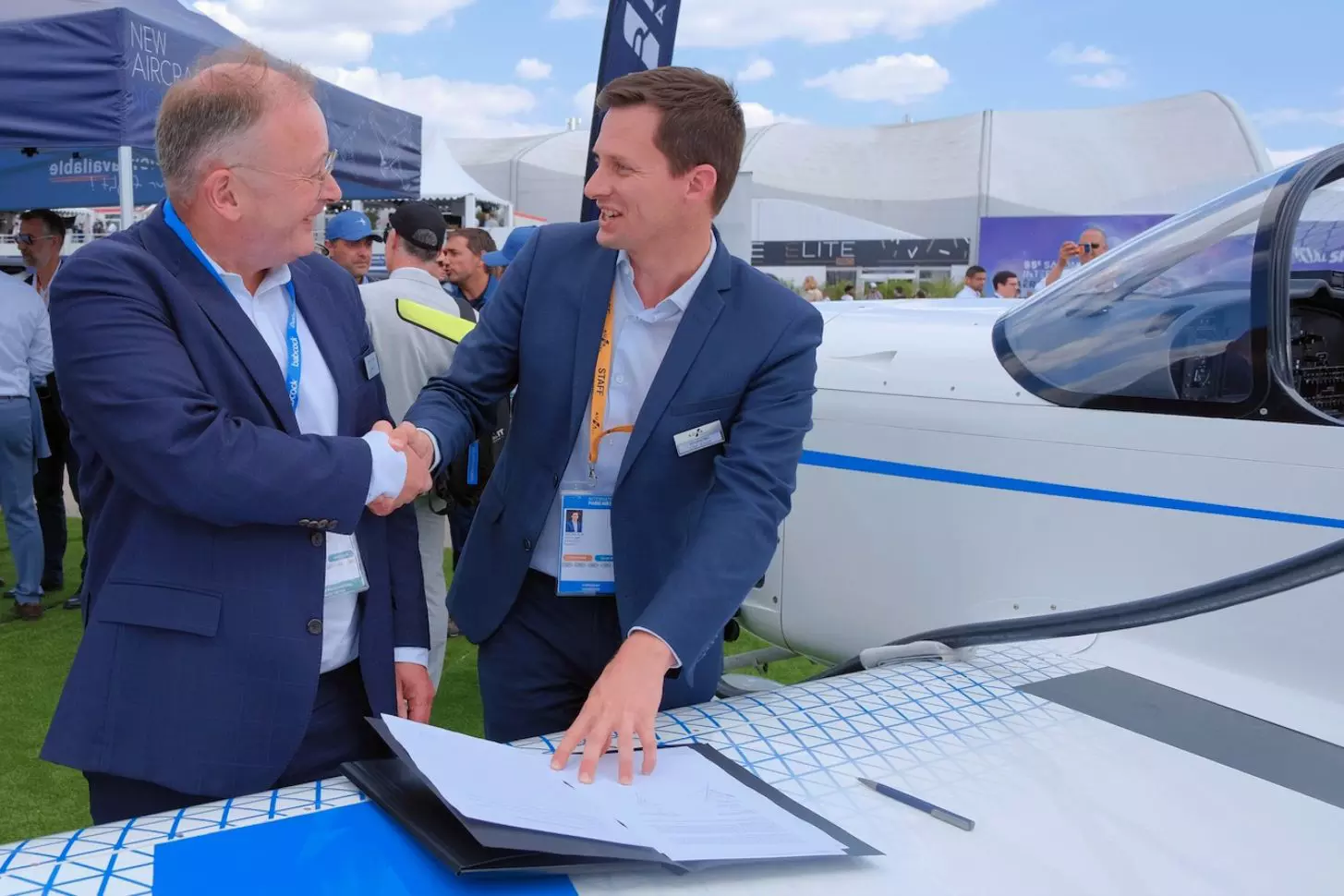 David Lockwood, CEO der Babcock International Group, und Antoine Blin, Chief of Staff bei AURA AERO.