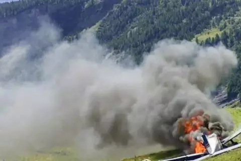 Gebirgsflug endet tödlich: PA-28 kollidiert in der Schweiz mit Gelände