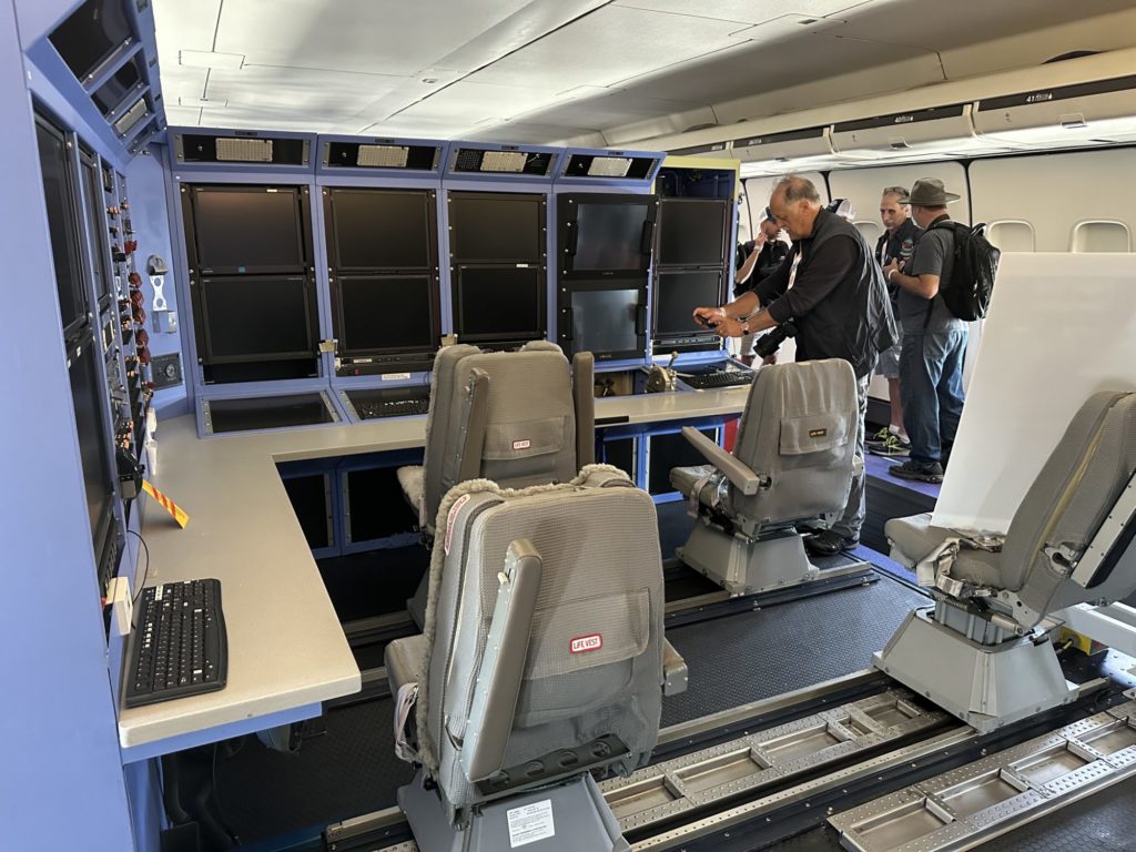 FTI: Flight test instrumentation specialists station. Recording and Monitoring of flight tests data