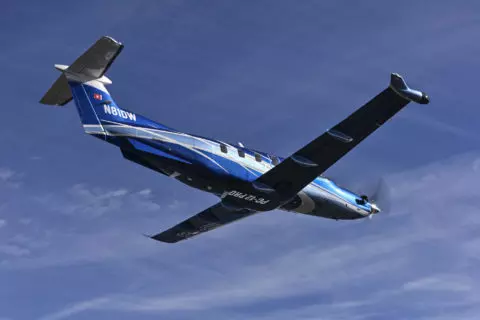 Erfolgreiche Übergabe der ersten PC-12 Pro an den Erstkunden Dion Weisler, der sein brandneues Flugzeug persönlich von der Schweiz nach Australien flog.
